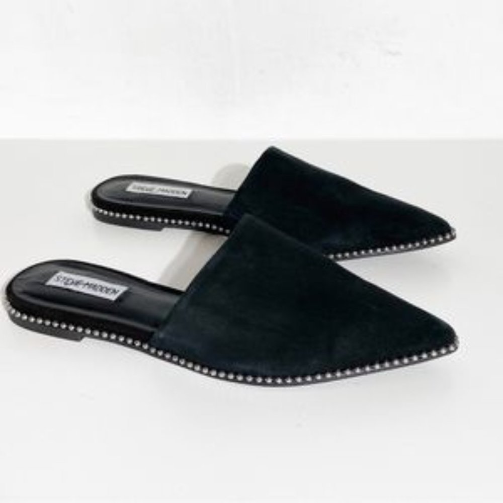 Steve Madden (Azizi Pointed Toe Mule In Black Suede)